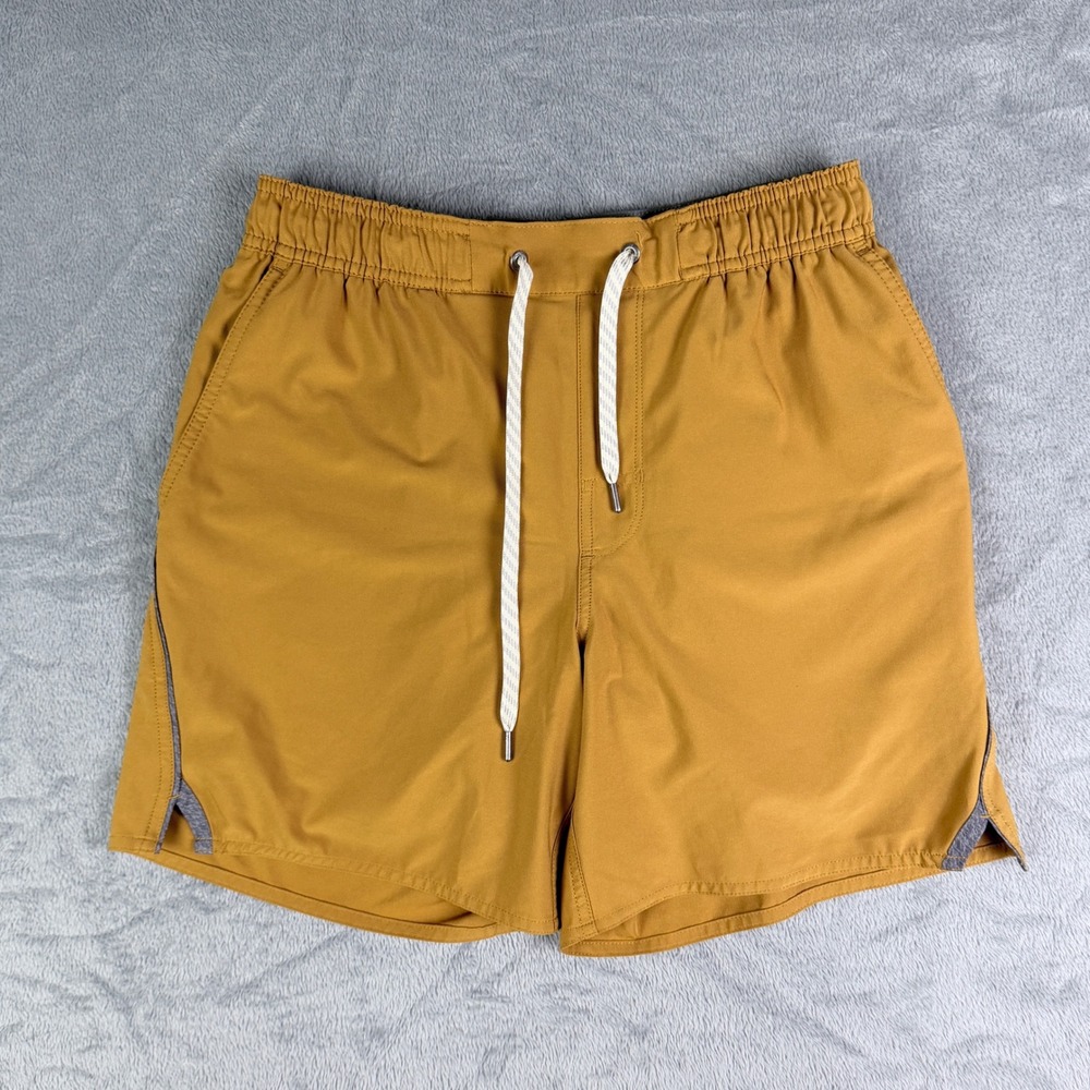Vuori Kore Shorts Mens Mustard Yellow Ochre 7 Inch Inseam Lined Athletic Shorts
